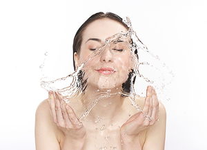 根據(jù)膚質(zhì)選潔面 5種不同膚質(zhì)的冬日潔面法則